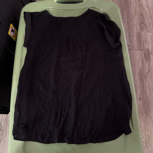 Chic Black Sleeveless Blouse - Picture 3 of 3